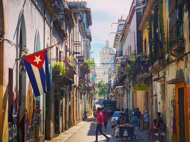 ¿Por qué Cuba sigue apostando al turismo pese a la crisis?